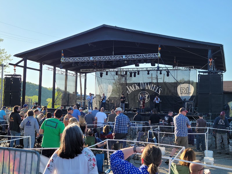 Riverfront Live photo 3