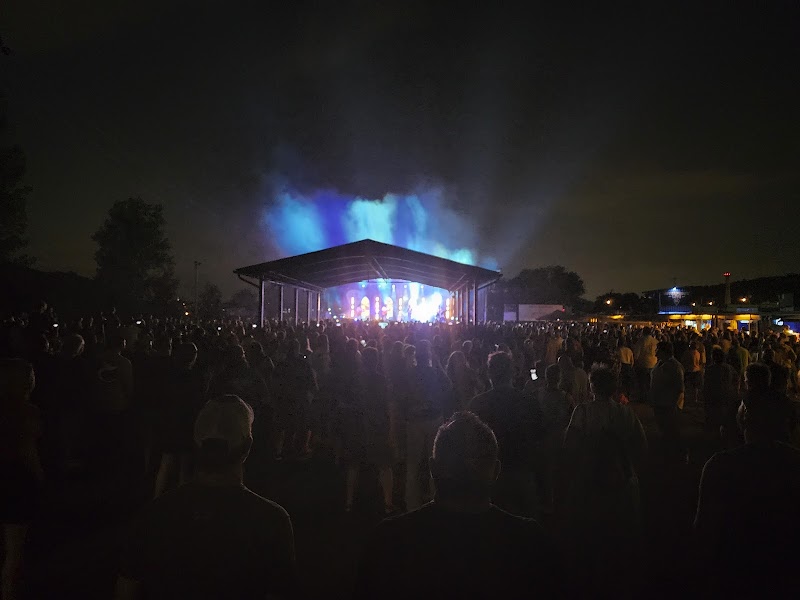 Riverfront Live photo 6