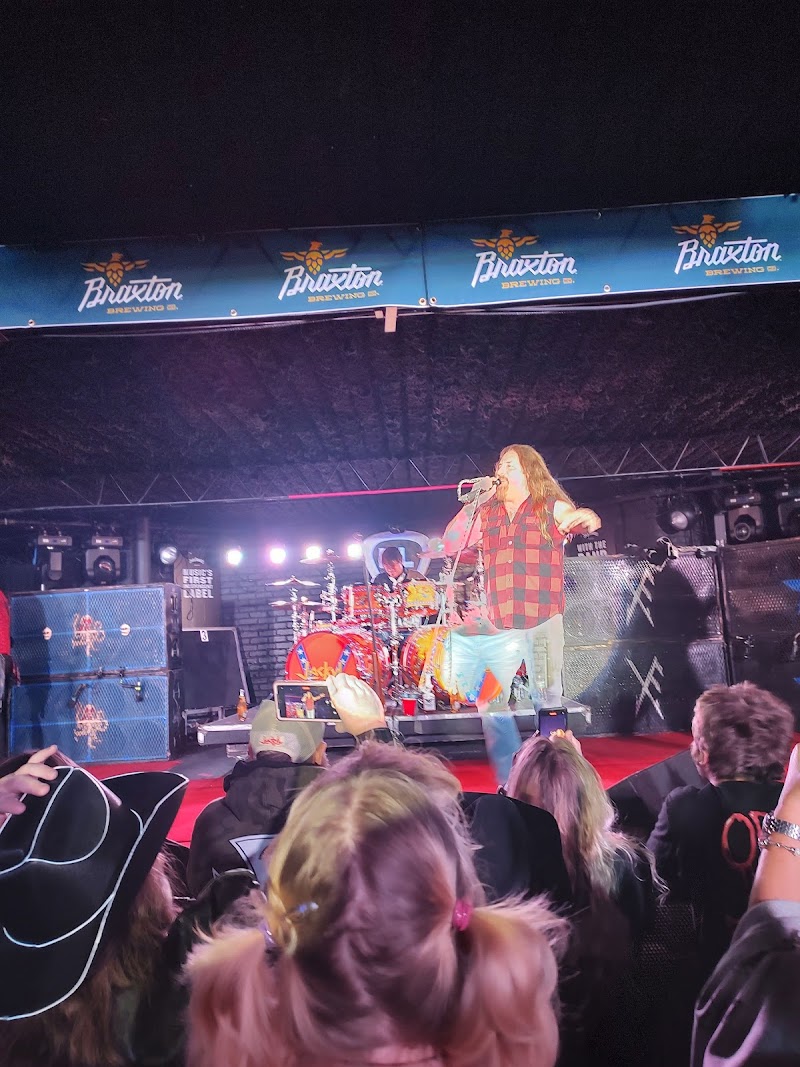 Riverfront Live photo 7