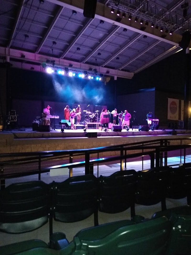 Devon Lakeshore Amphitheater photo 4