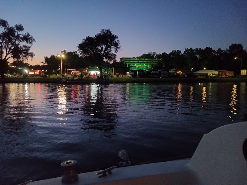Devon Lakeshore Amphitheater photo 7